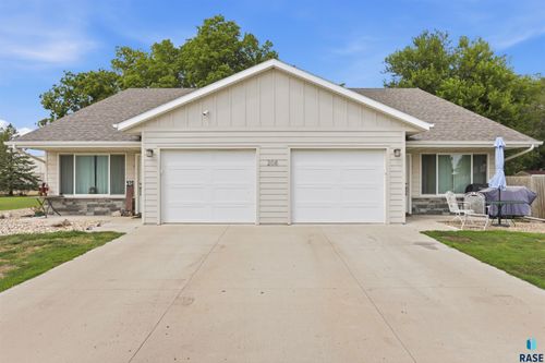 208 W 4th St Street, Worthing, SD, 57077 | Card Image