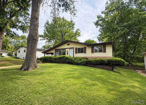 7018 Midwood Ave, Hazelwood, MO, 63042-3020 | Card Image