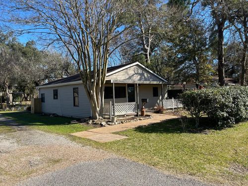 401 Billington St, Clute, TX, 77531-4742 | Card Image