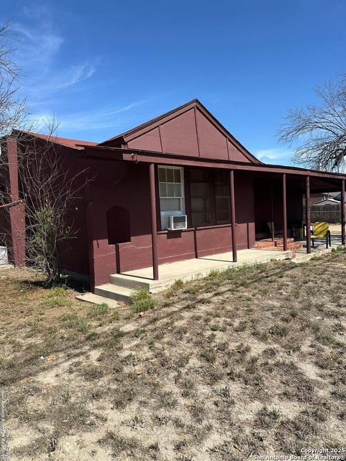 807 Pena St, Carrizo Springs, TX, 78834-3146 | Card Image