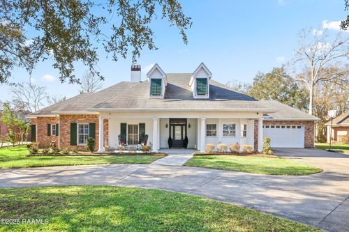 27 Oak Pl, New Iberia, LA, 70563-3087 | Card Image