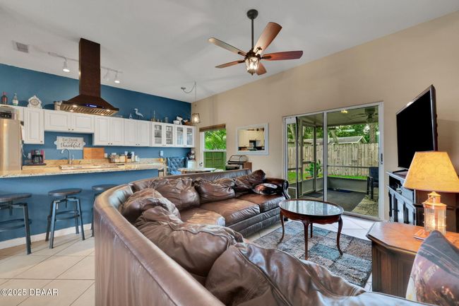 Living Room | Image 14