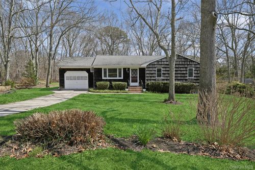 4 Columbine Ave S, Hampton Bays, NY, 11946-1947 | Card Image