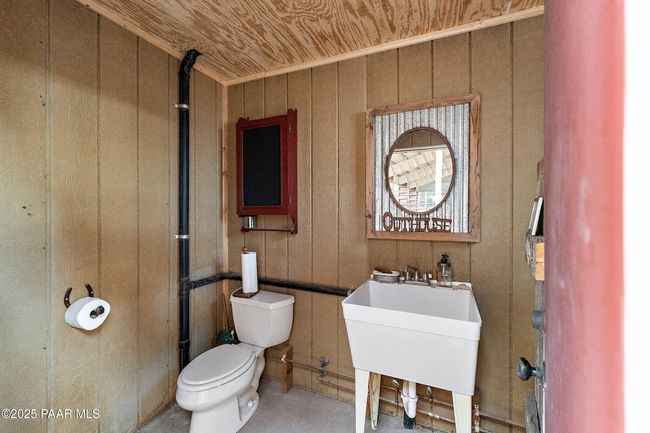 Main Barn Bathroom | Image 85