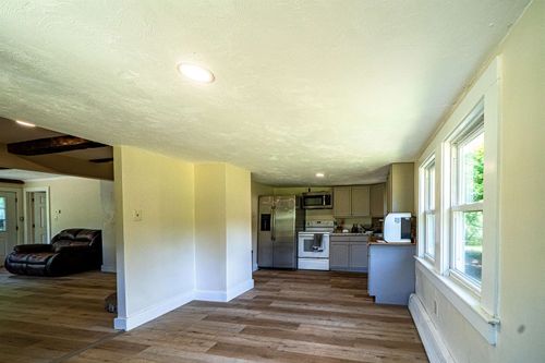 109 Green Rd, Raymond, NH, 03077-1757 | Card Image