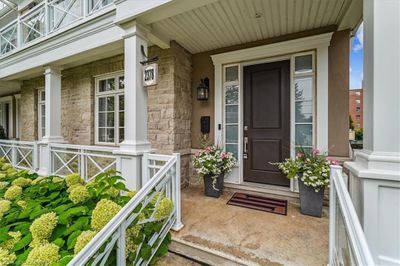 2378 Marine Dr, Townhouse with 3 bedrooms, 3 bathrooms and 4 parking in Oakville ON | Image 2