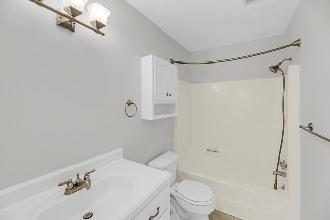 Bathroom | Image 17