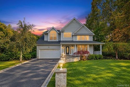 4 Laurel Cres, Manorville, NY, 11949-2949 | Card Image