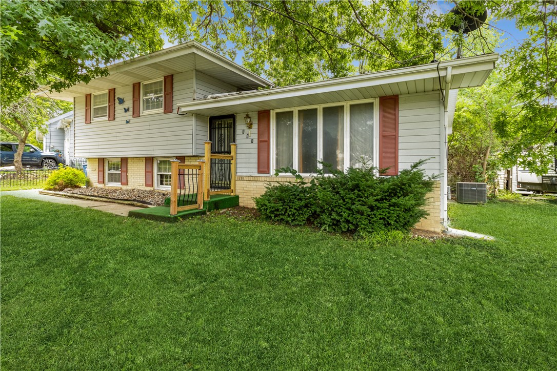 Maxwelton Dr, Des Moines, IA 50315