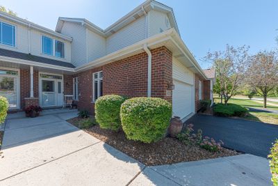 18729 Wren Circle, Townhouse with 2 bedrooms, 2 bathrooms and 2 parking in Mokena IL | Image 2