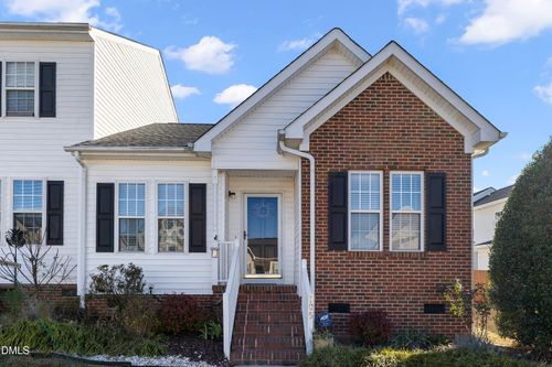 105 Promenade Ct, Fuquay Varina, NC, 27526-6778 | Card Image