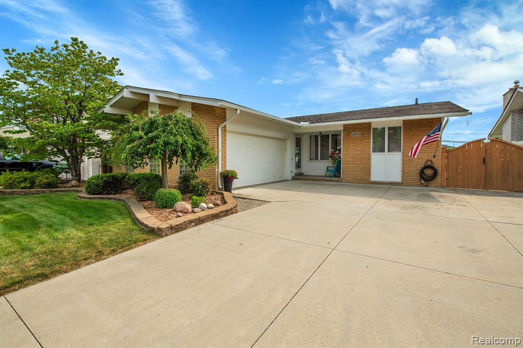 Hillcrest Rd, Trenton, MI 48183