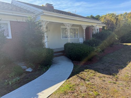 24 Wayne Memorial Dr, Dartmouth, MA, 02747-3128 | Card Image