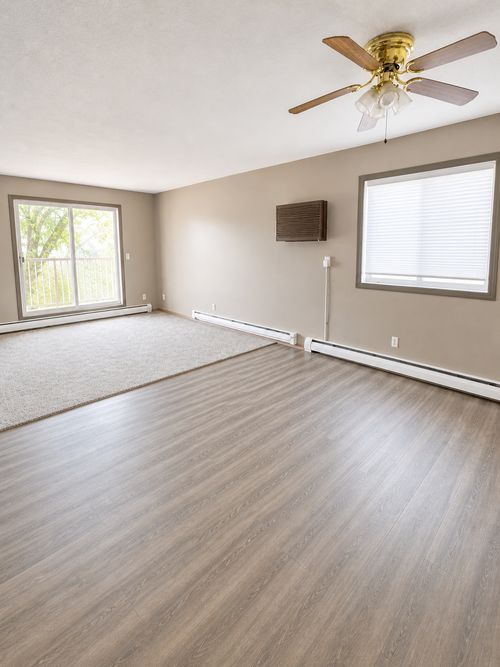 901 Pearl Ave, Marshall, MN, 56258-2157 | Card Image