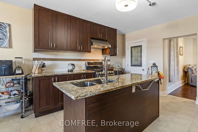 8 Laura St, House other with 5 bedrooms, 3 bathrooms and 4 parking in Lyn ON | Image 24