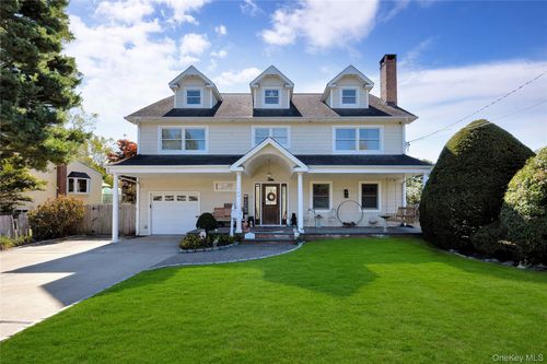 142 Cedar St, Amityville, NY, 11701-3146 | Card Image