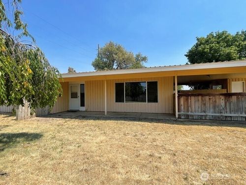 511 Castle Dr, Moses Lake, WA, 98837-3137 | Card Image