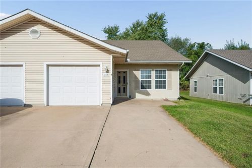 b-729 Meadow Ln, Peculiar, MO, 64078-2542 | Card Image