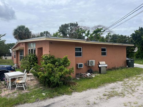 301 Preston Ct, Fort Pierce, FL, 34950-4050 | Card Image
