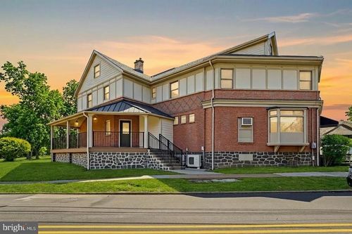 1 Pennsylvania Ave, Wayne, PA, 19087-3558 | Card Image