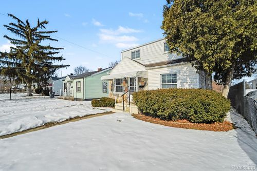 582 Nevada Ave, Pontiac, MI, 48341-2553 | Card Image