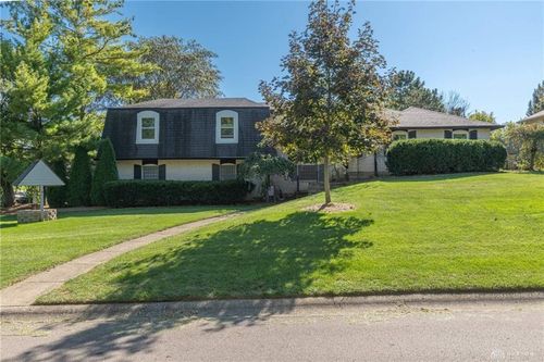 111 Beacon Hill Dr, Beavercreek, OH, 45440-3535 | Card Image