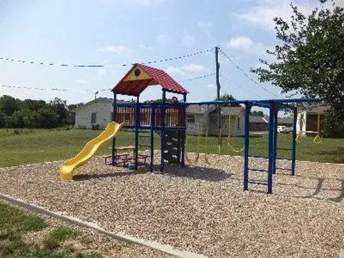 921 N Tyrus, Groesbeck, TX, 76642 | Card Image