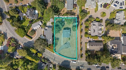 3934 Telegraph Bay Rd, Saanich, BC, V8N4H7 | Card Image