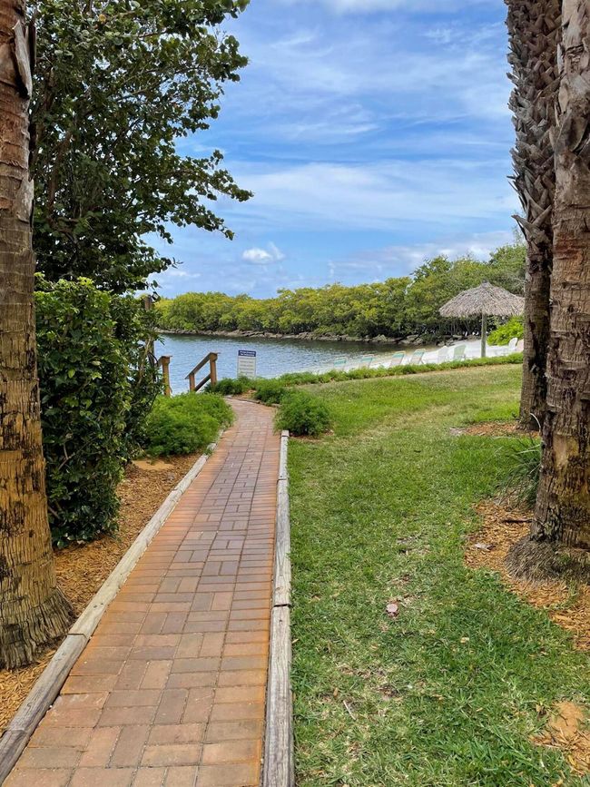 APT-305 - 1200 Scotia Dr, Condo with 2 bedrooms, 1 bathrooms and null parking in Hypoluxo FL | Image 4