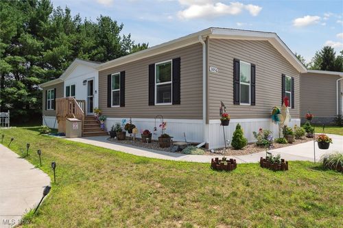 3056 Bent Creek Cir Sw, Massillon, OH, 44647-9290 | Card Image