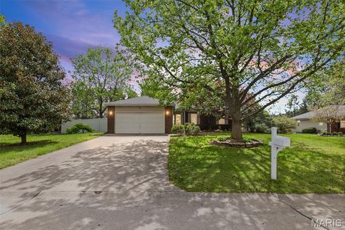 11 Cottonwood Glen Dr, Glen Carbon, IL, 62034-3011 | Card Image