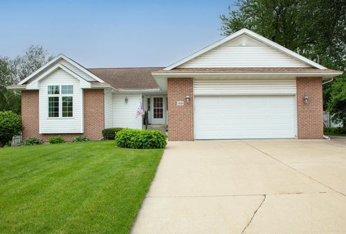 1303 Orchard Dr, Cedar Falls, IA, 50613-5486 | Card Image