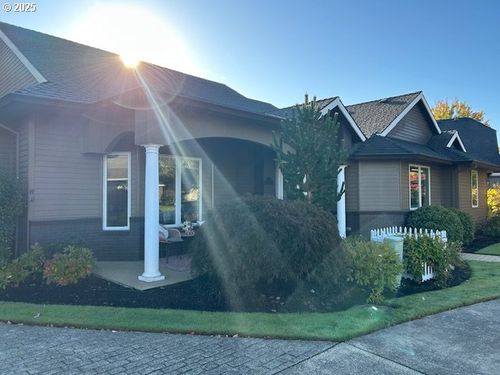 2516 Meridian Dr, Woodburn, OR, 97071 | Card Image