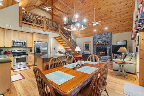 28 E Forest Way, Highlands, NC, 28741-8395 | Card Image