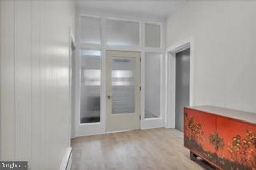 34 W Broad St, Burlington, NJ, 08016-4571 | Card Image
