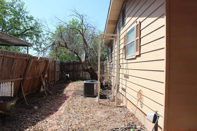 1281 W Eden St, House other with 3 bedrooms, 1 bathrooms and null parking in Munday TX | Image 33