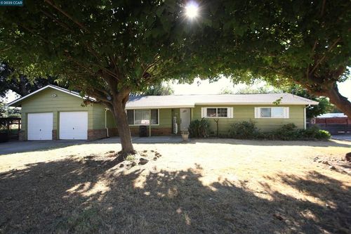 10 School St, Isleton, CA, 95641-7039 | Card Image