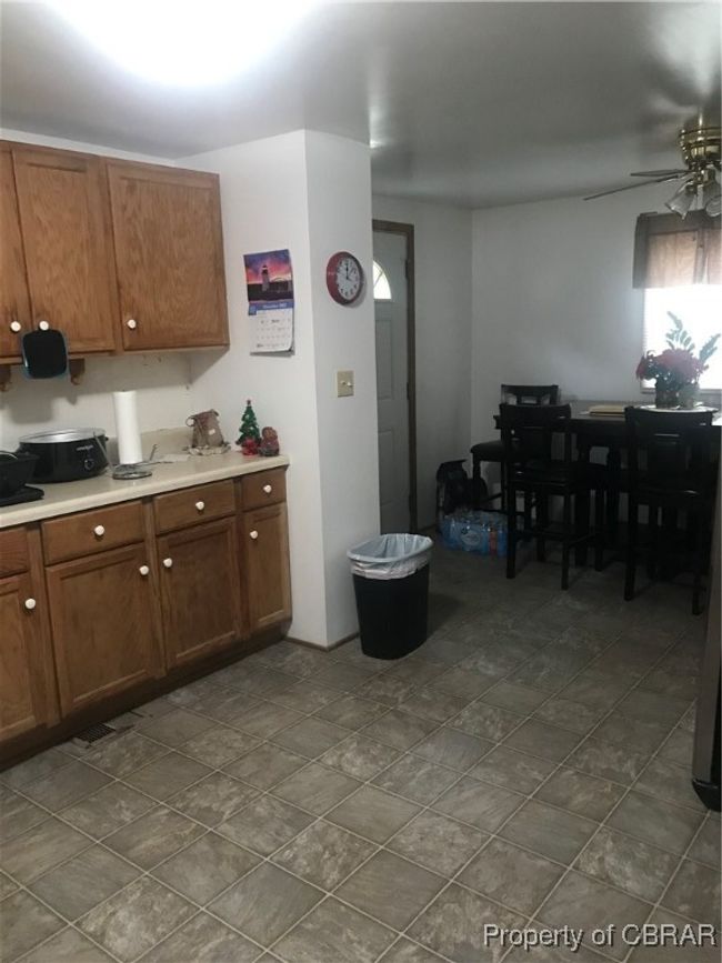 Kitchen with ceiling fan | Image 7