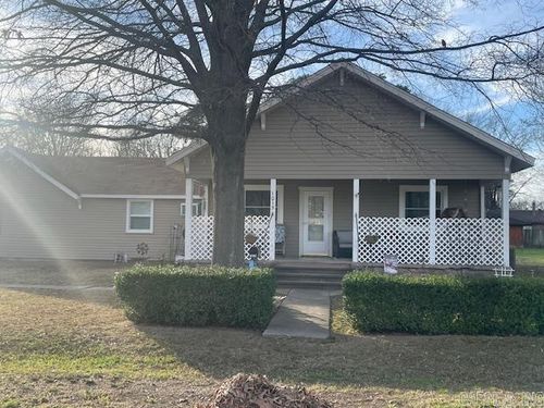 1015 N Main St, Stuttgart, AR, 72160-2931 | Card Image