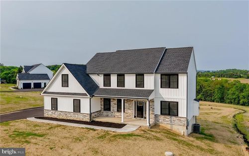 883 Emerald Valley Ln, Bangor, PA, 18013-4462 | Card Image