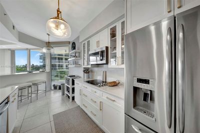 402 - 6001 N Ocean Dr, Condo with 3 bedrooms, 3 bathrooms and null parking in Hollywood FL | Image 3