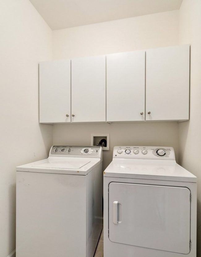 82 - 82 Buttercup Ln, Condo with 2 bedrooms, 3 bathrooms and 2 parking in South Grafton MA | Image 20