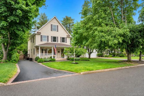 75 Elm Ave, Smithtown, NY, 11787-3507 | Card Image