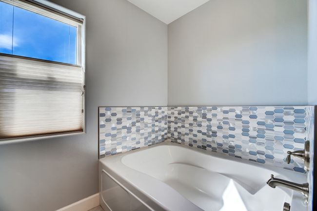 Garden Tub | Image 26