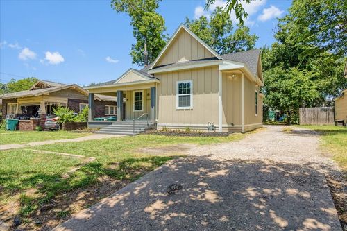 1213 E Houston St, Sherman, TX, 75090-6211 | Card Image