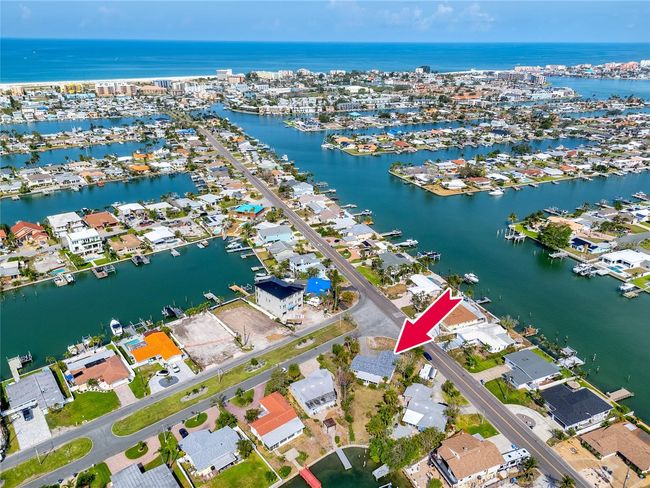 11465 7 Th St E, House other with 2 bedrooms, 2 bathrooms and null parking in Treasure Island FL | Image 53