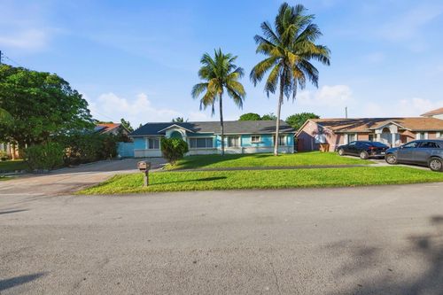 561 Ne 38th St, Deerfield Beach, FL, 33064-4383 | Card Image