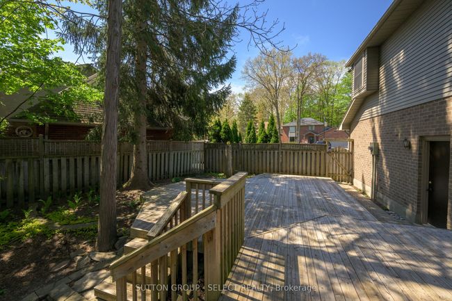 59 Heathdale Crt, House other with 4 bedrooms, 3 bathrooms and 3 parking in London ON | Image 29