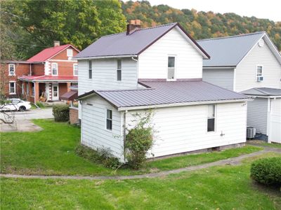 203 Owls Ave, House other with 2 bedrooms, 1 bathrooms and 2 parking in East Bethlehem PA | Image 3