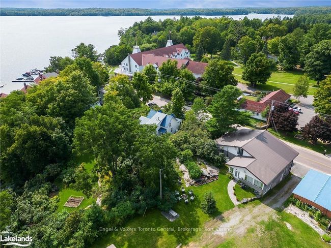 The General Store is just steps to Lake Rosseau, the Windermere Marina, the public beach, the Cottages of Windermere and across the street from Windermere House. | Image 7